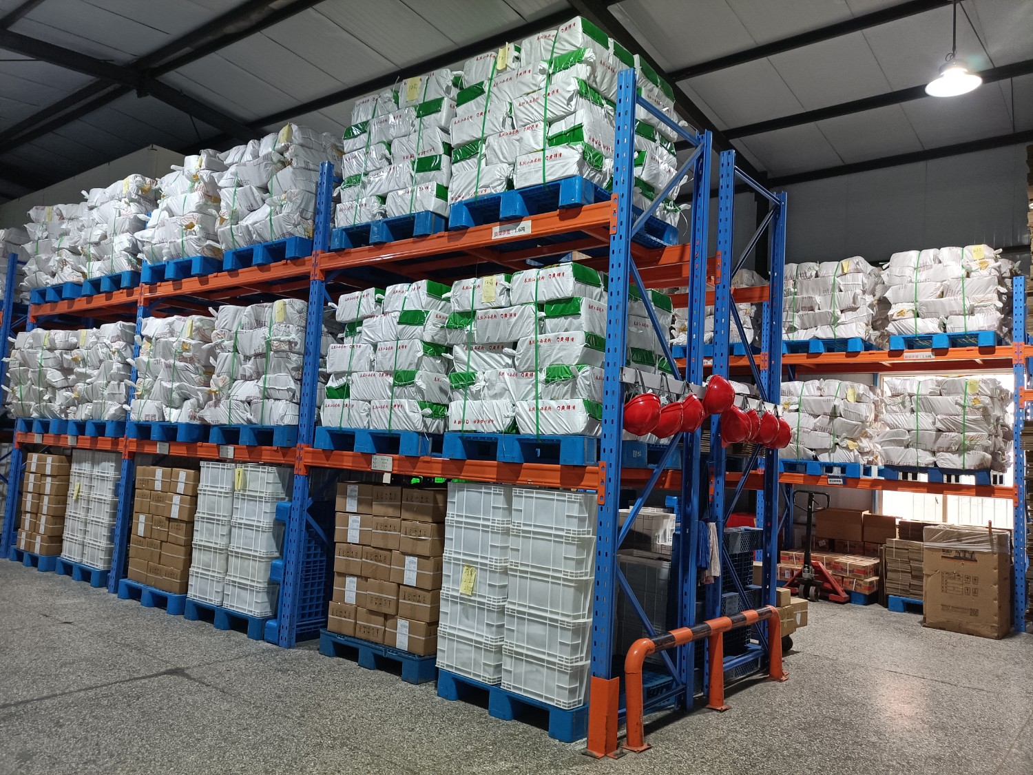 康德專注于食品調(diào)味料已十七年有余，一直注重出品的安全、穩(wěn)定，強調(diào)給商家?guī)韽N師便捷,出品穩(wěn)定，減少能耗，安全有保障！歡迎有意合作老板質(zhì)詢來工廠考察！