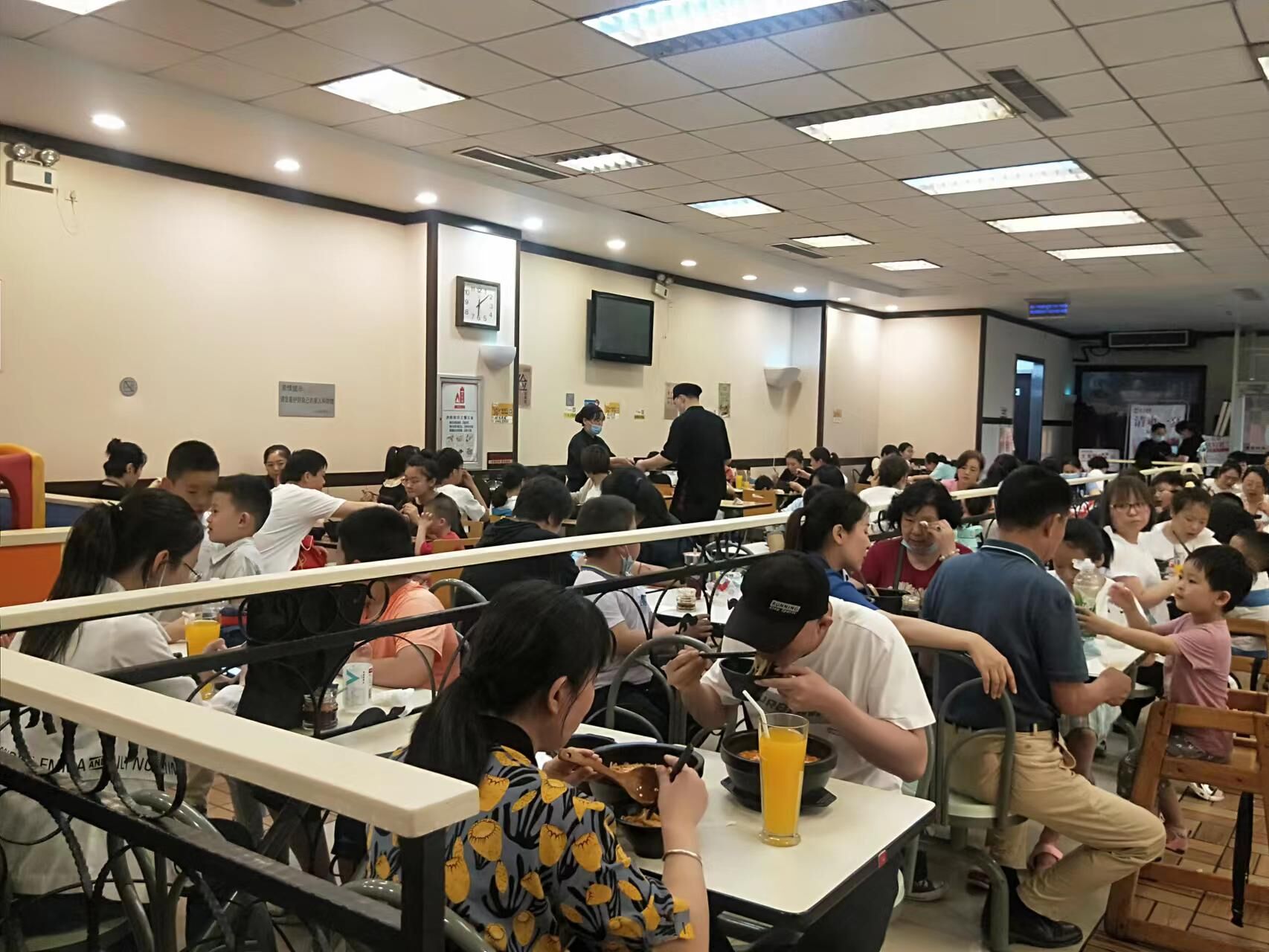 康德專注于食品調味料已十八年有余，一直注重出品的安全、穩(wěn)定，強調給商家?guī)韽N師便捷,出品穩(wěn)定，減少能耗，安全有保障！歡迎有意合作老板質詢來工廠考察！